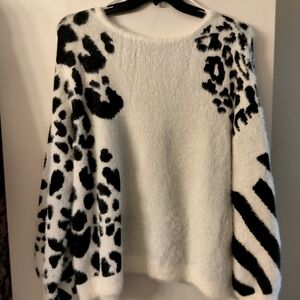 Vince Camuto Fuzzy Sweater ♥️